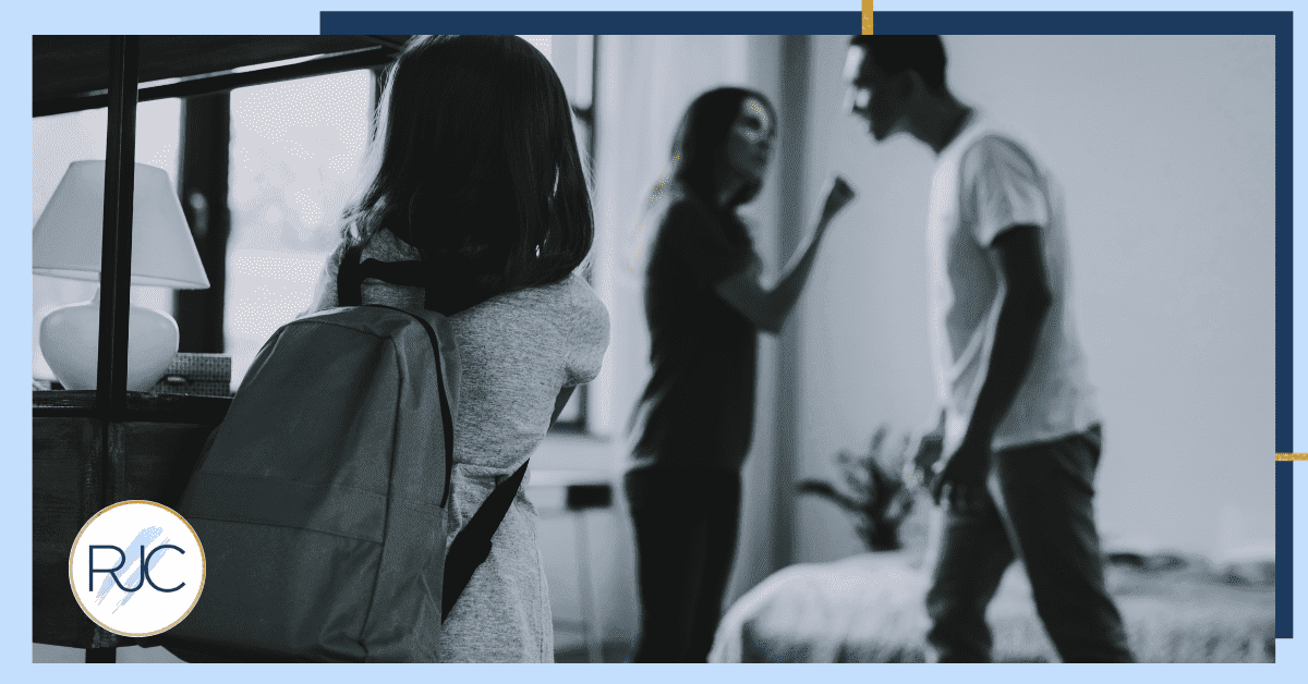 parents fighting in front of kid
